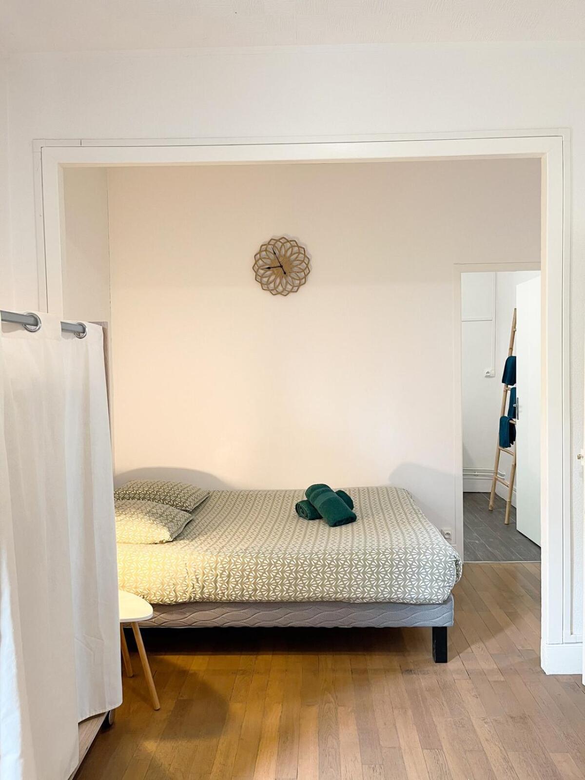 Balade A Montlucon Apartment Exterior photo