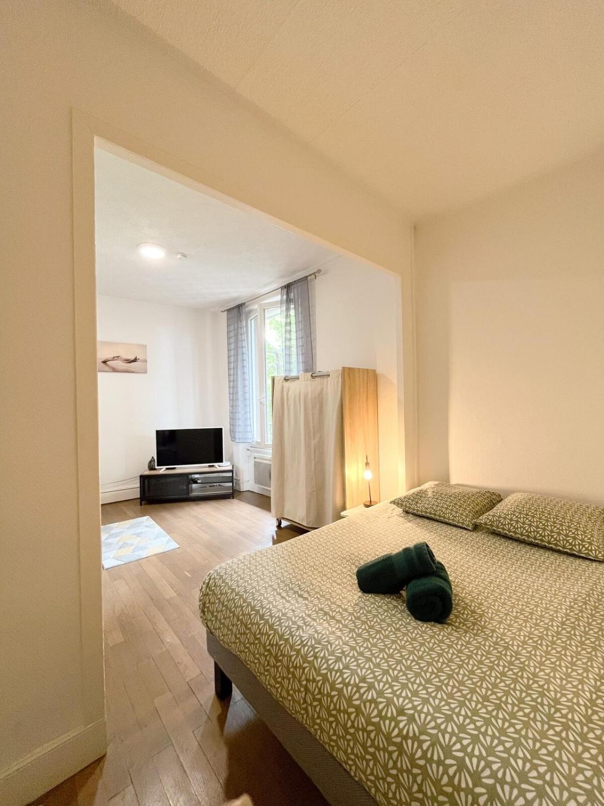 Balade A Montlucon Apartment Exterior photo