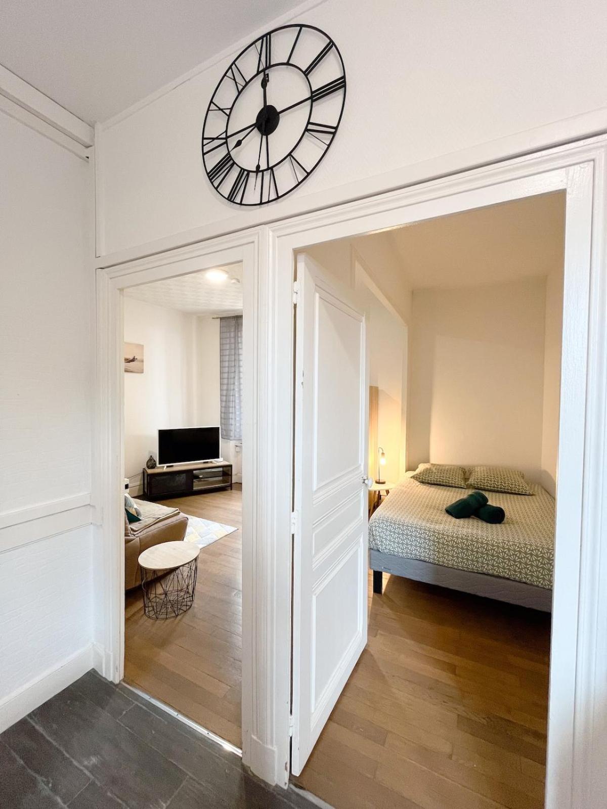 Balade A Montlucon Apartment Exterior photo