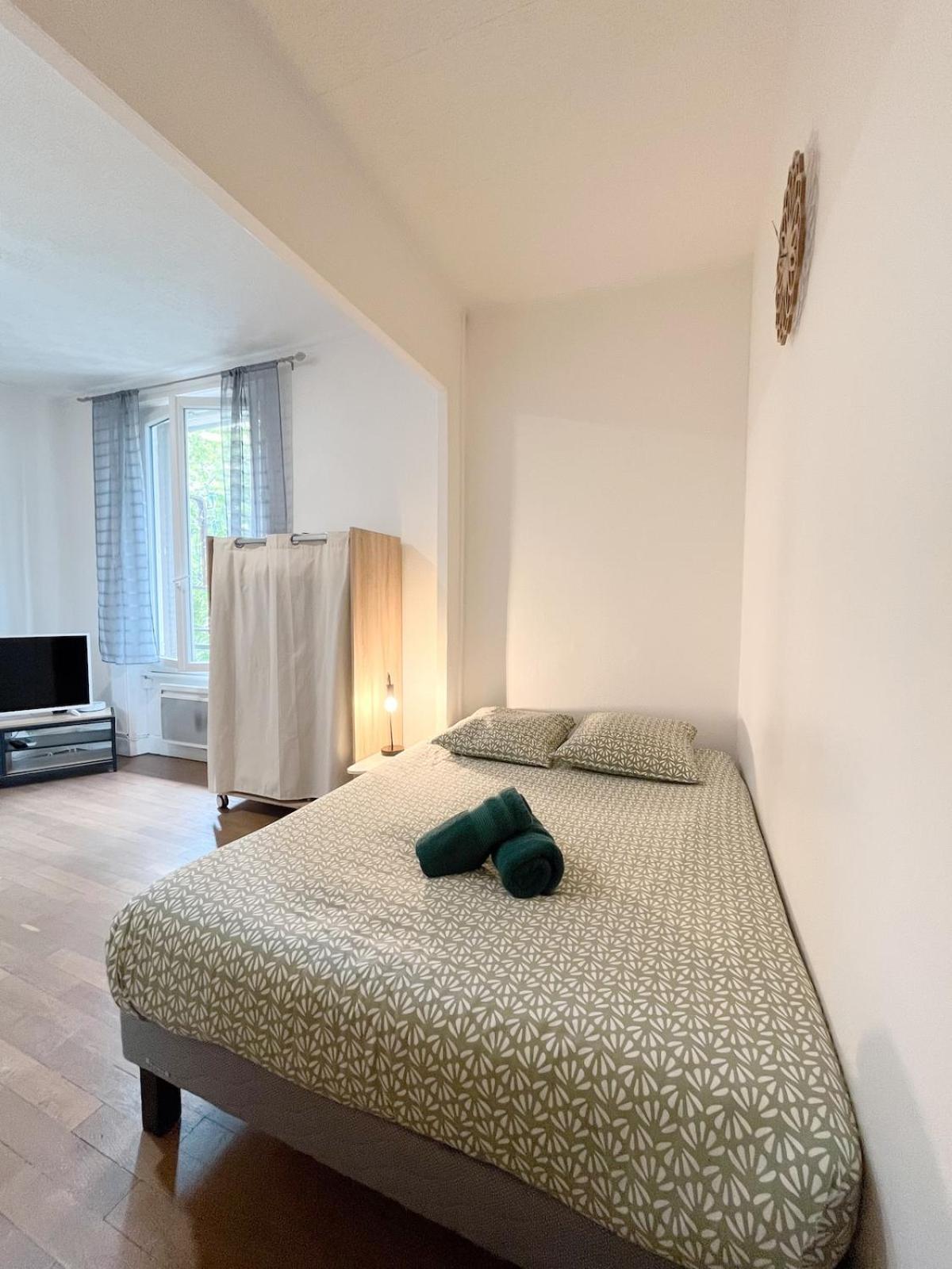 Balade A Montlucon Apartment Exterior photo